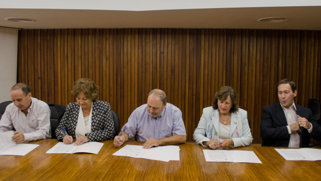 imagen La FCPyS firmó convenio de cooperación técnica para prospección hídrica