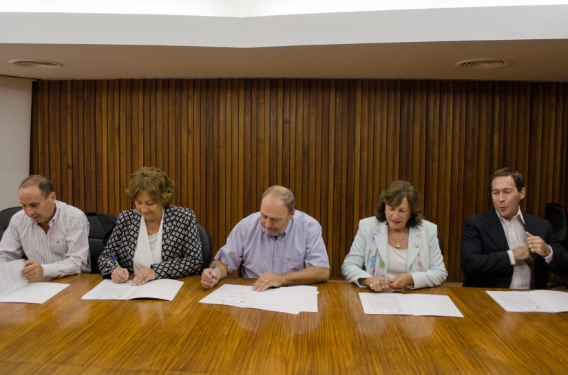 imagen La FCPyS firmó convenio de cooperación técnica para prospección hídrica