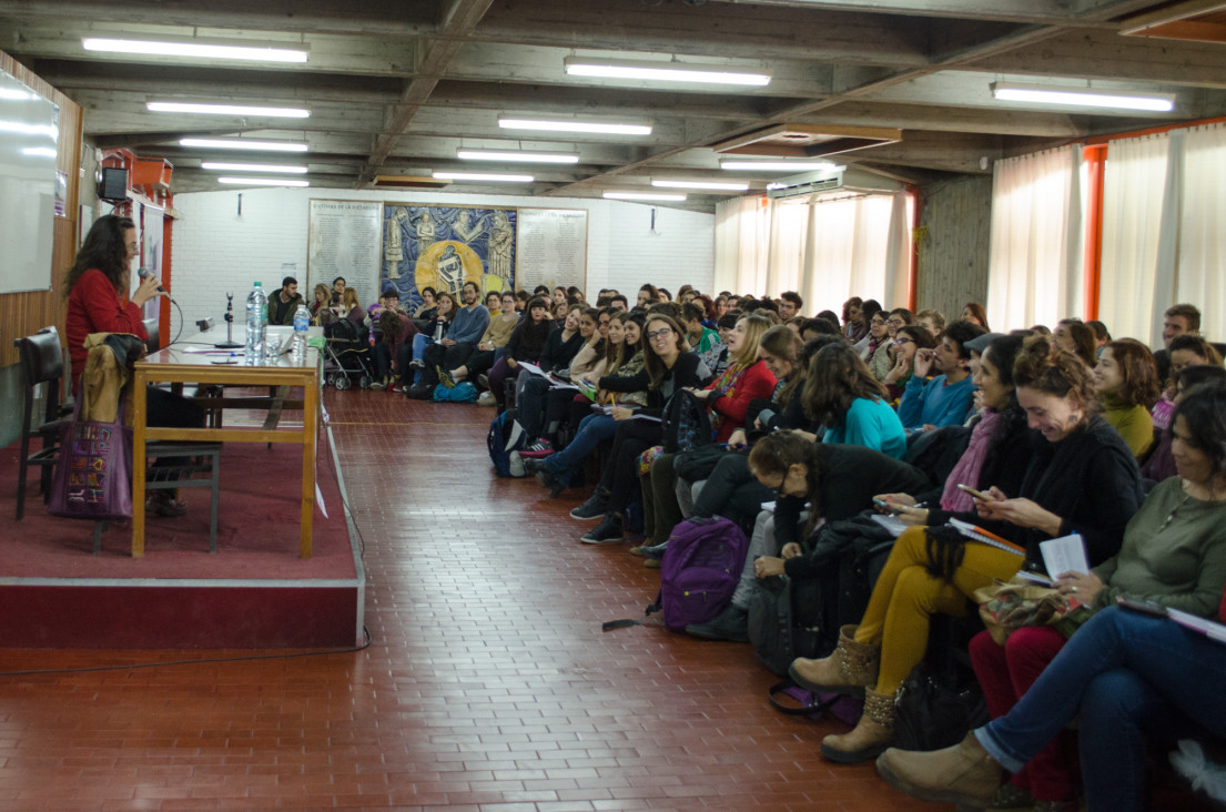 imagen Jules Falquet dictó conferencia sobre feminismo, globalización y violencia