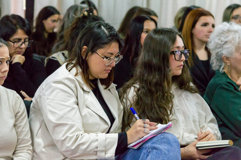 imagen Adolescencias y responsabilidad penal: un debate sobre derechos, cuidados e intervención profesional