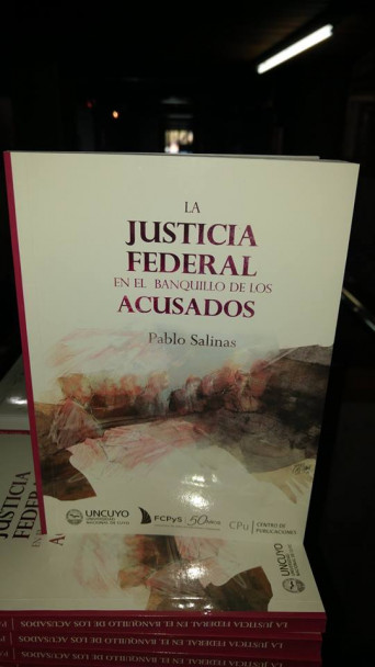 imagen Pablo Salinas presentó su libro en la FCPyS