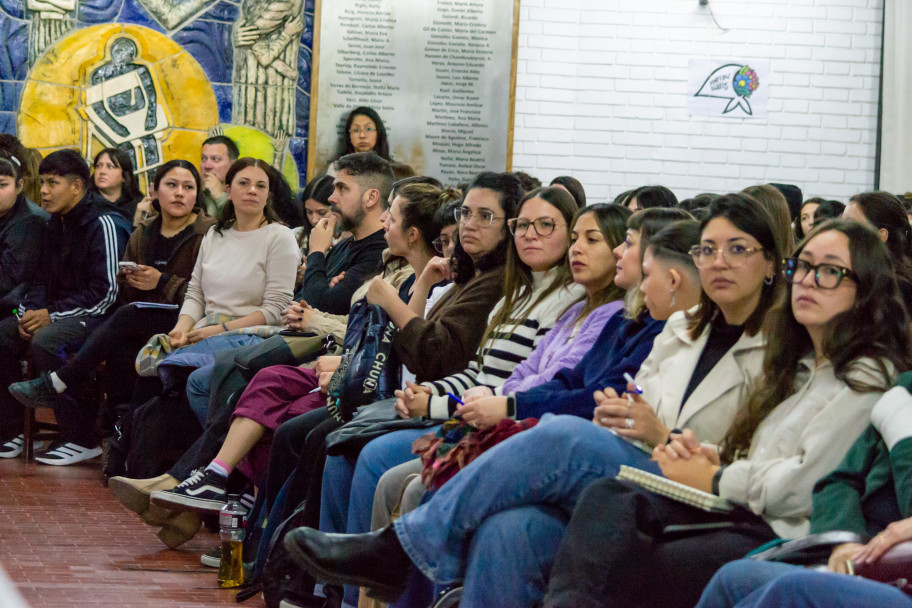 imagen Adolescencias y responsabilidad penal: un debate sobre derechos, cuidados e intervención profesional