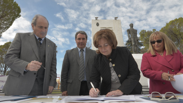 imagen La UNCUYO firmó convenio con el municipio de San Carlos