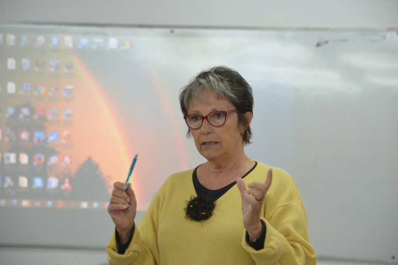 imagen Elena Llorente dictó taller de periodismo internacional en la UNCuyo