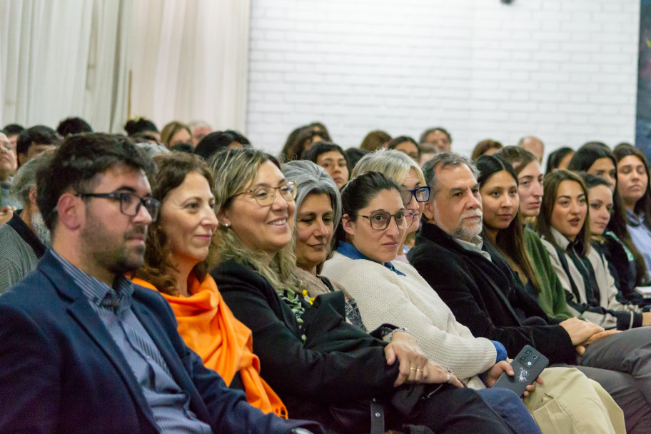 imagen Adolescencias y responsabilidad penal: un debate sobre derechos, cuidados e intervención profesional