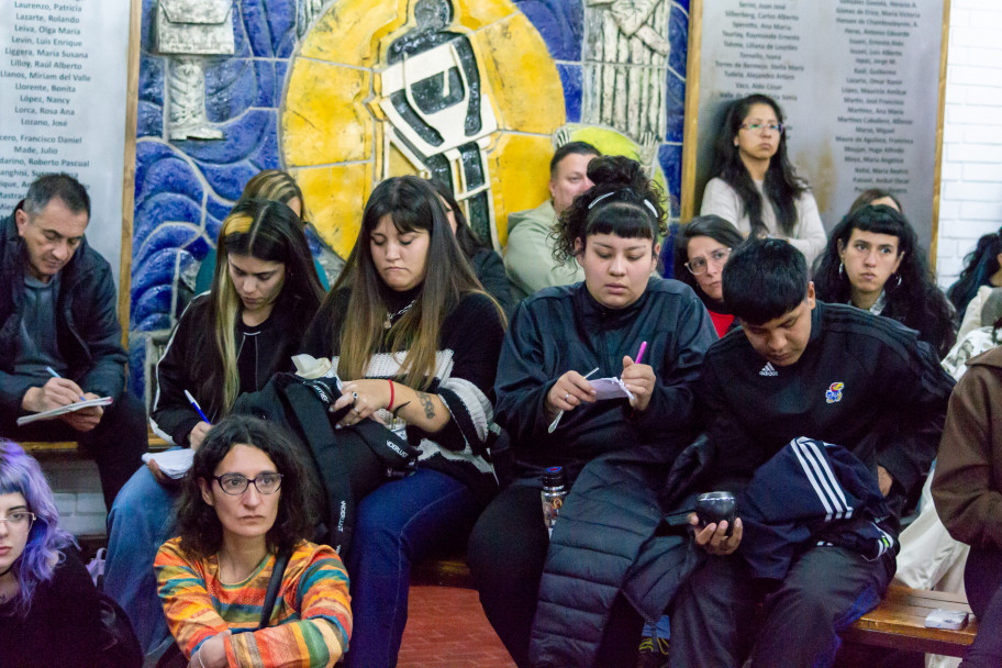 imagen Adolescencias y responsabilidad penal: un debate sobre derechos, cuidados e intervención profesional