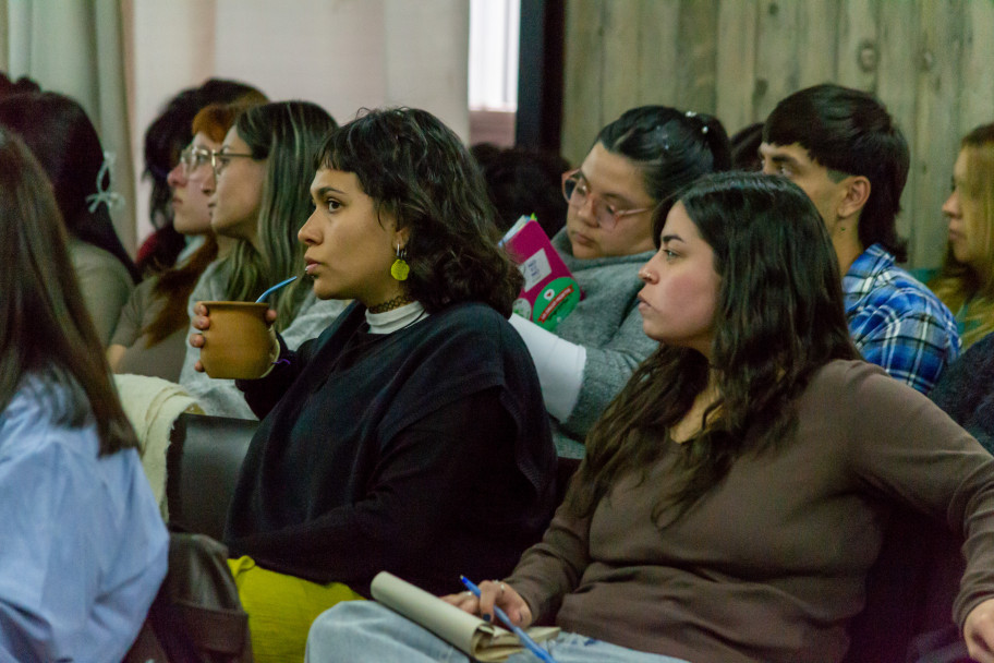 imagen Adolescencias y responsabilidad penal: un debate sobre derechos, cuidados e intervención profesional