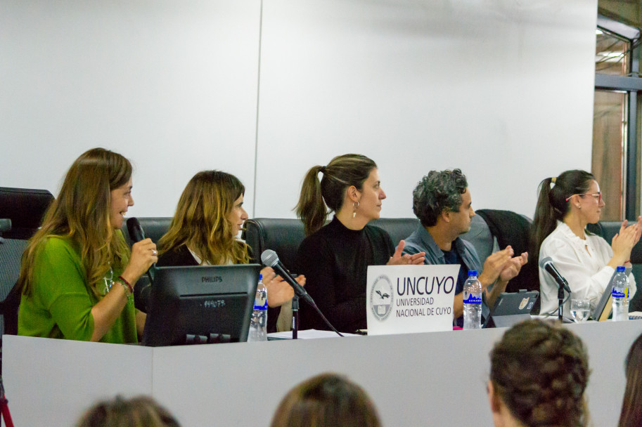 imagen Adolescencias y responsabilidad penal: un debate sobre derechos, cuidados e intervención profesional
