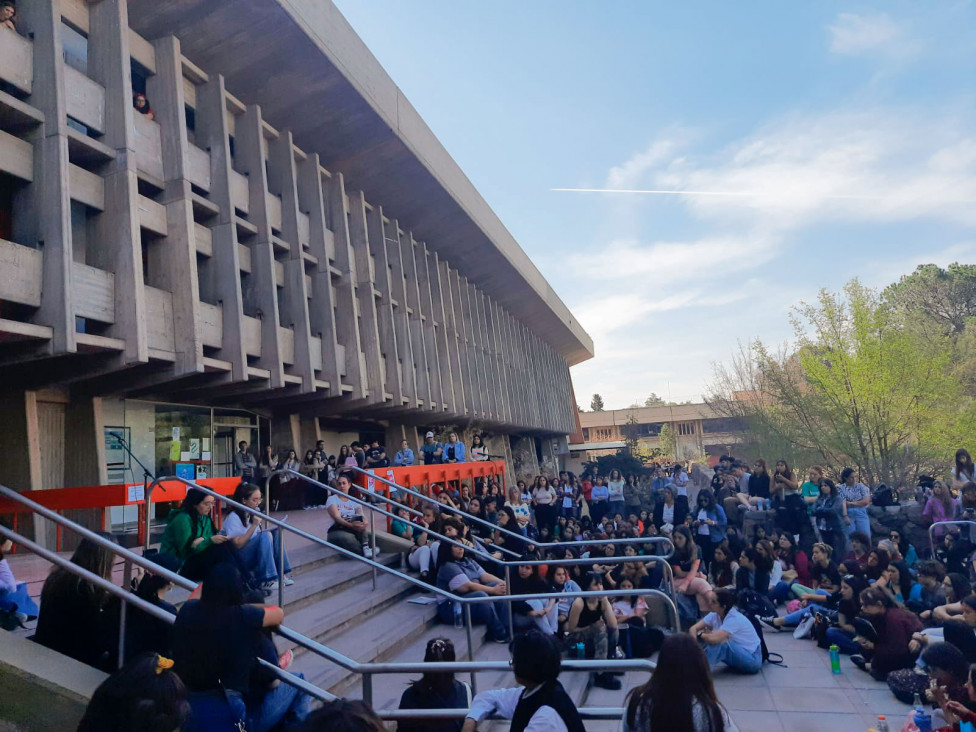 imagen La explanada de la FCPyS reunió a estudiantes contra la justicia patriarcal