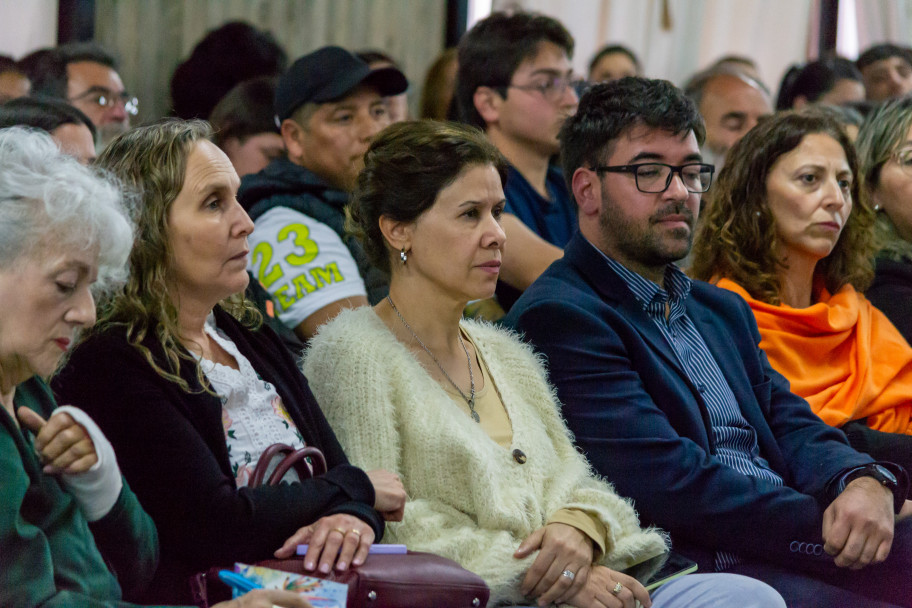 imagen Adolescencias y responsabilidad penal: un debate sobre derechos, cuidados e intervención profesional