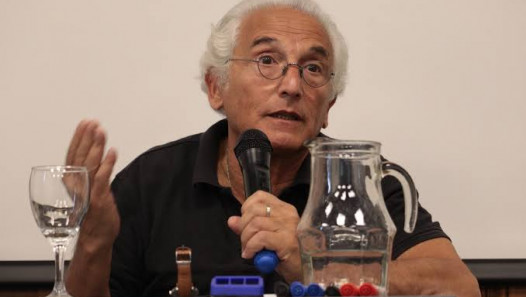 imagen Miguel Benasayag brindará una conferencia "IA: Potencia que fascina, amenaza y coloniza" en el aula magna de la FCPYS