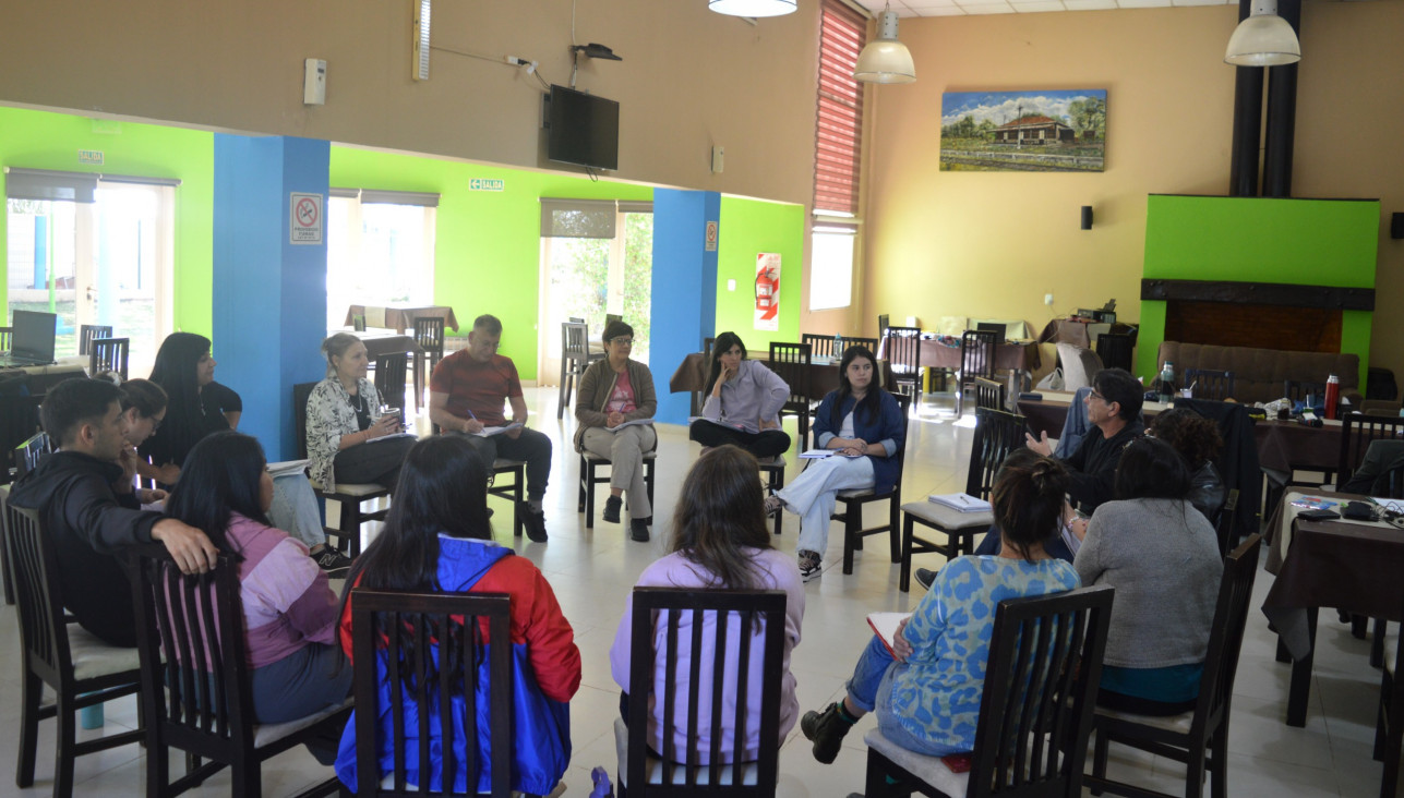 imagen Investigación y compromiso: estudiantes del posgrado en Análisis Institucional inauguran una nueva etapa en el Este provincial