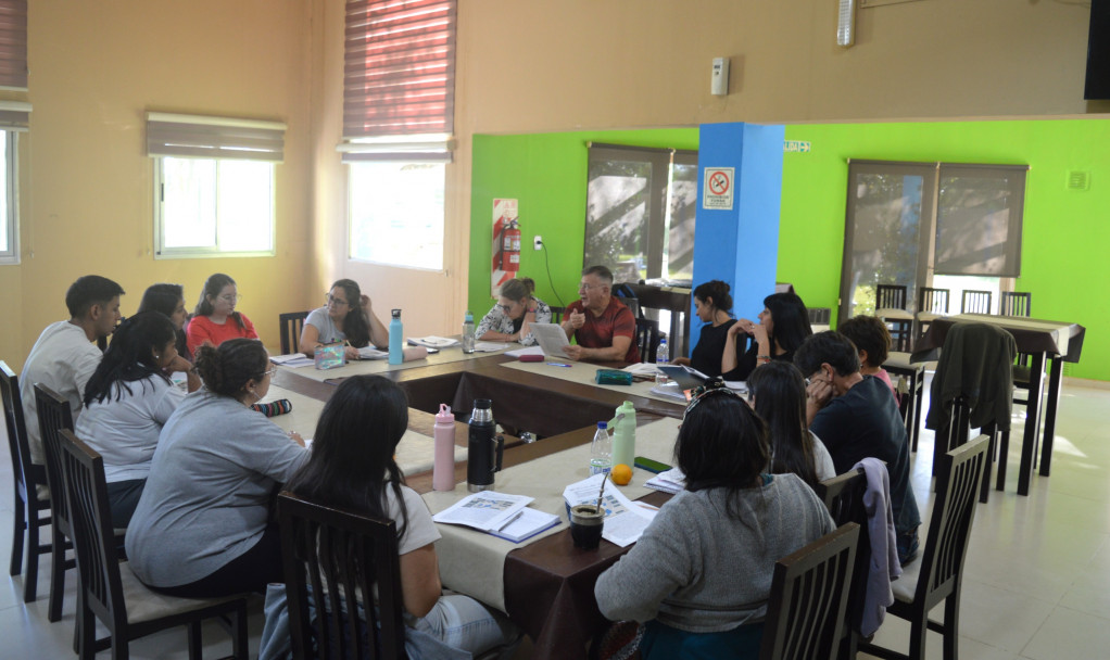 imagen Investigación y compromiso: estudiantes del posgrado en Análisis Institucional inauguran una nueva etapa en el Este provincial