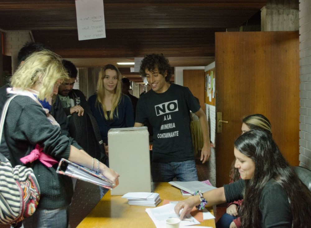 imagen Comenzó la elección del centro de estudiantes en la FCPyS