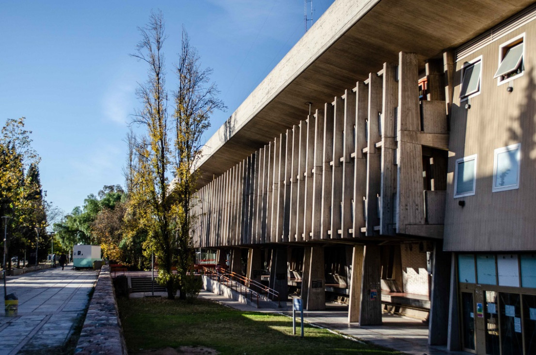 imagen Nuevo reconocimiento de CONEAU y categorización para la Especialización y Maestría en Análisis Institucional