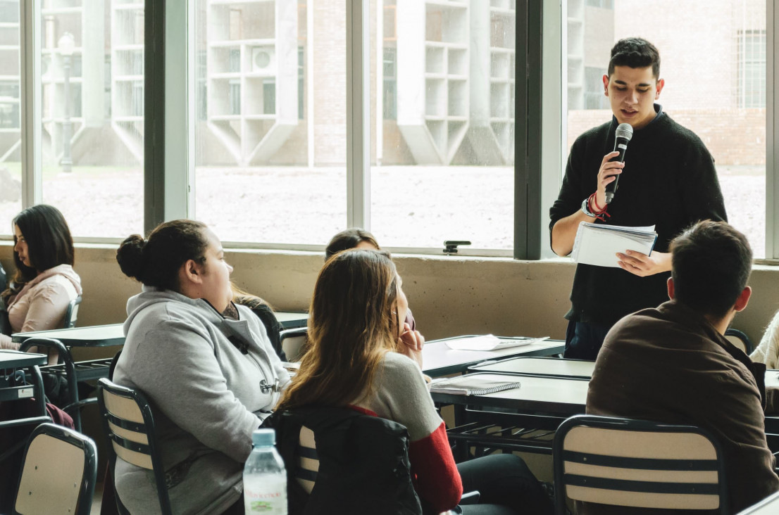 imagen Último aviso: ¿Ya te anotaste para los cursos gratuitos de inglés en la facultad?