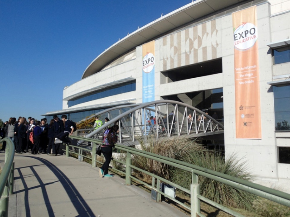 imagen La FCPyS ofreció sus carreras en la Expo Educativa 