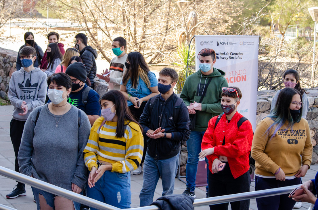 imagen Con una jornada presencial cerró otra edición de la Facultad Abierta en la FCPyS