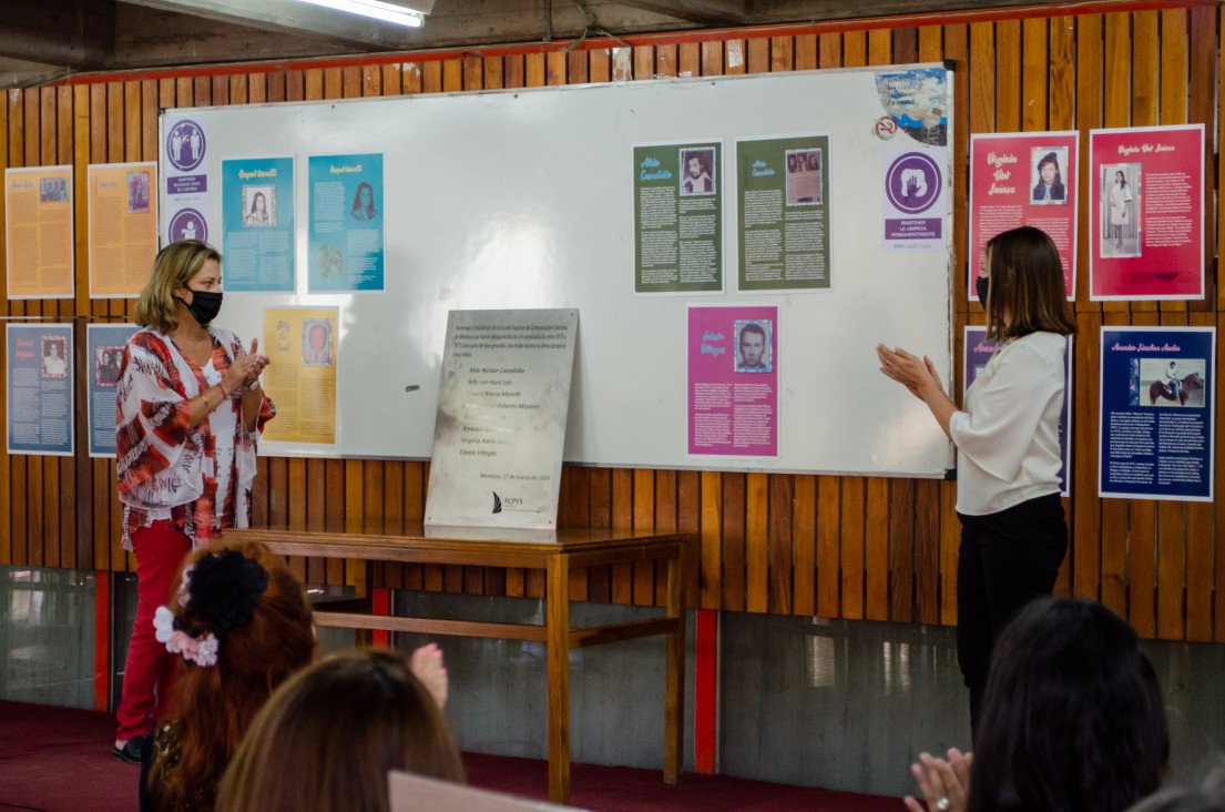 imagen Estudiantes de la Escuela Superior de Comunicación recibieron su merecido homenaje 