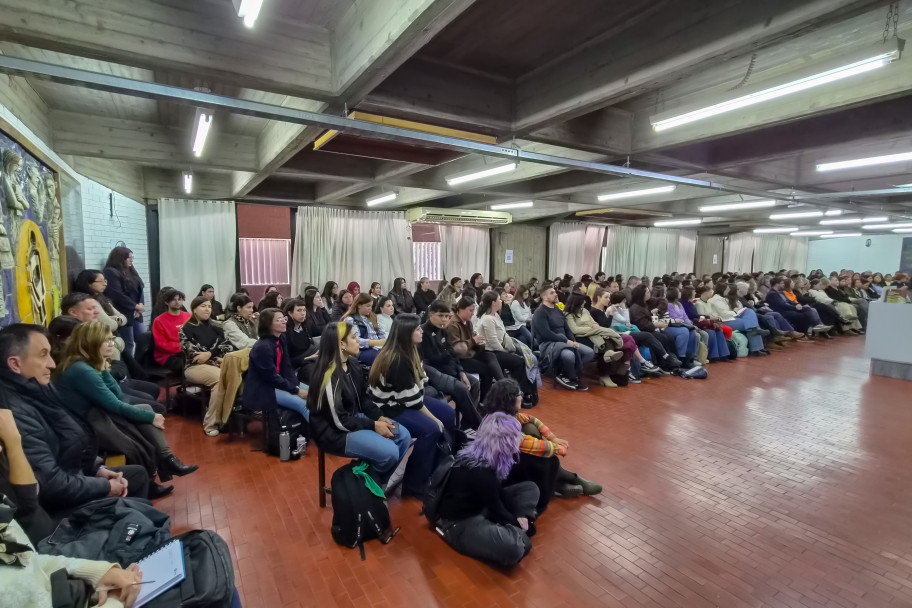 imagen Adolescencias y responsabilidad penal: un debate sobre derechos, cuidados e intervención profesional