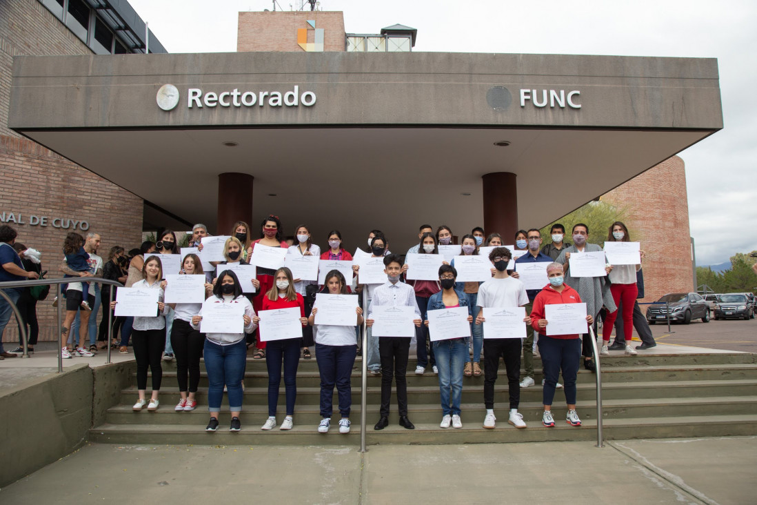 imagen Estudiantes de la FCPYS recibieron las distinciones María Elisa Norton Farmache