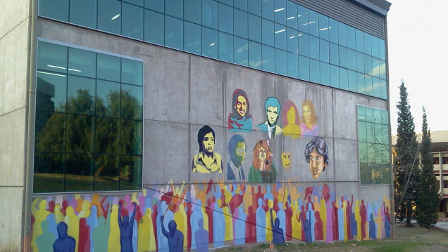 imagen Pintan un mural en homenaje a estudiantes desaparecidos