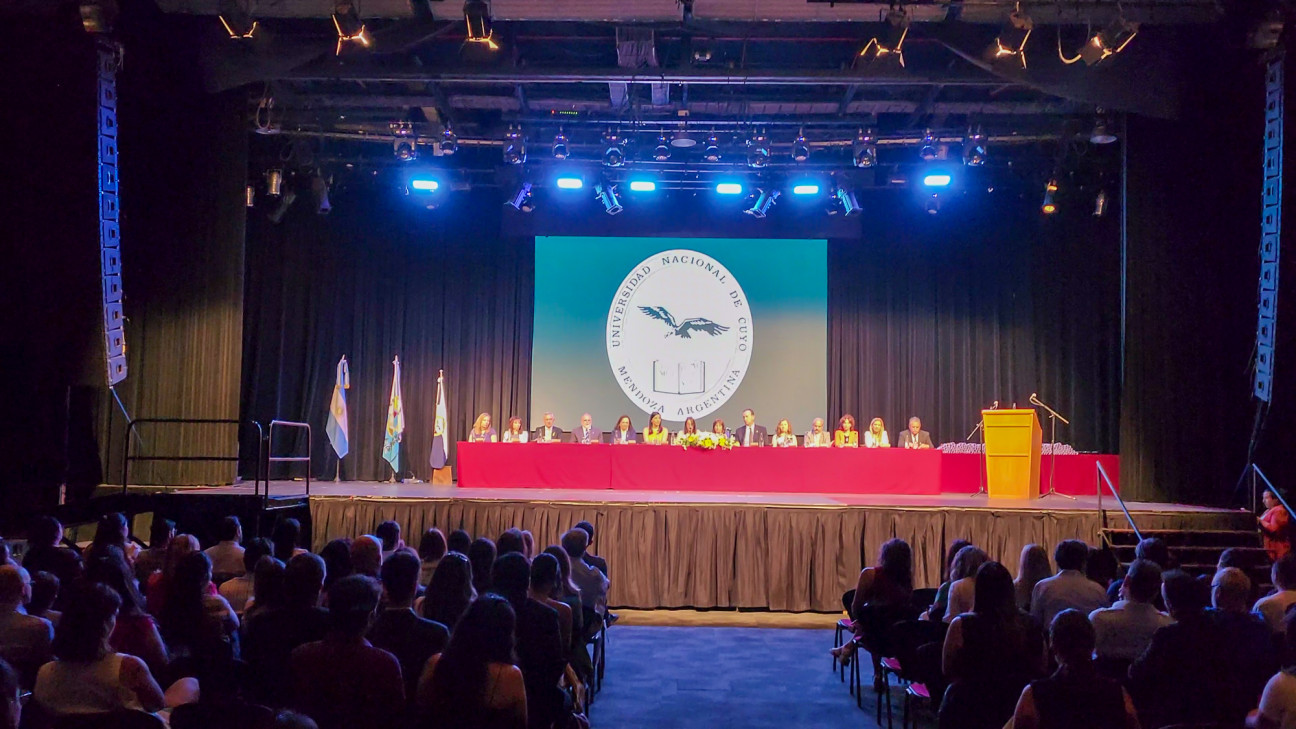 imagen A sala llena, concluyó la 50ª Colación FCPyS, evocando el valor de nuestras disciplinas y de la Educación Pública 